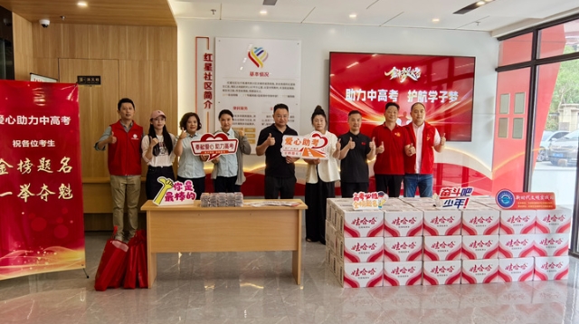 為莘莘學(xué)子加油助威 南通文峰街道開展高考護航行動